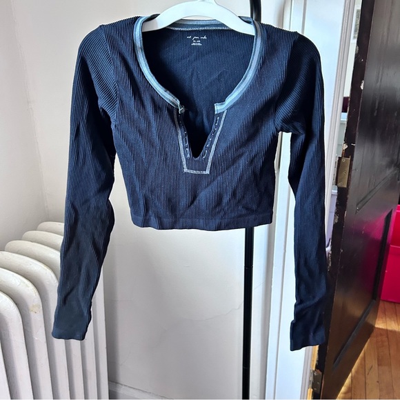 Urban Outfitters Tops - like new urban outfitters black and teal crop long sleeve top